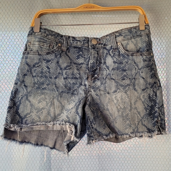 Seven7 Weekend Short Blue Snakeskin Print Denim Cut Off Shorts Sz 8 - Picture 2 of 6